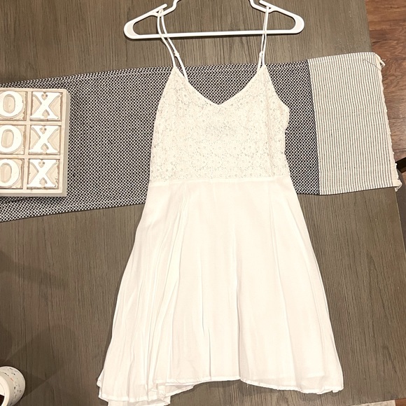 🔥White Dress🔥 - Picture 4 of 6